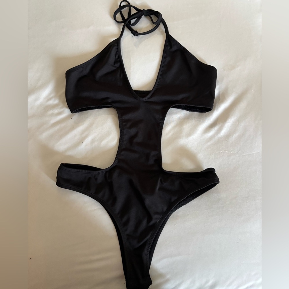 Chic Black Cutout Women's One Piece Swimsuit